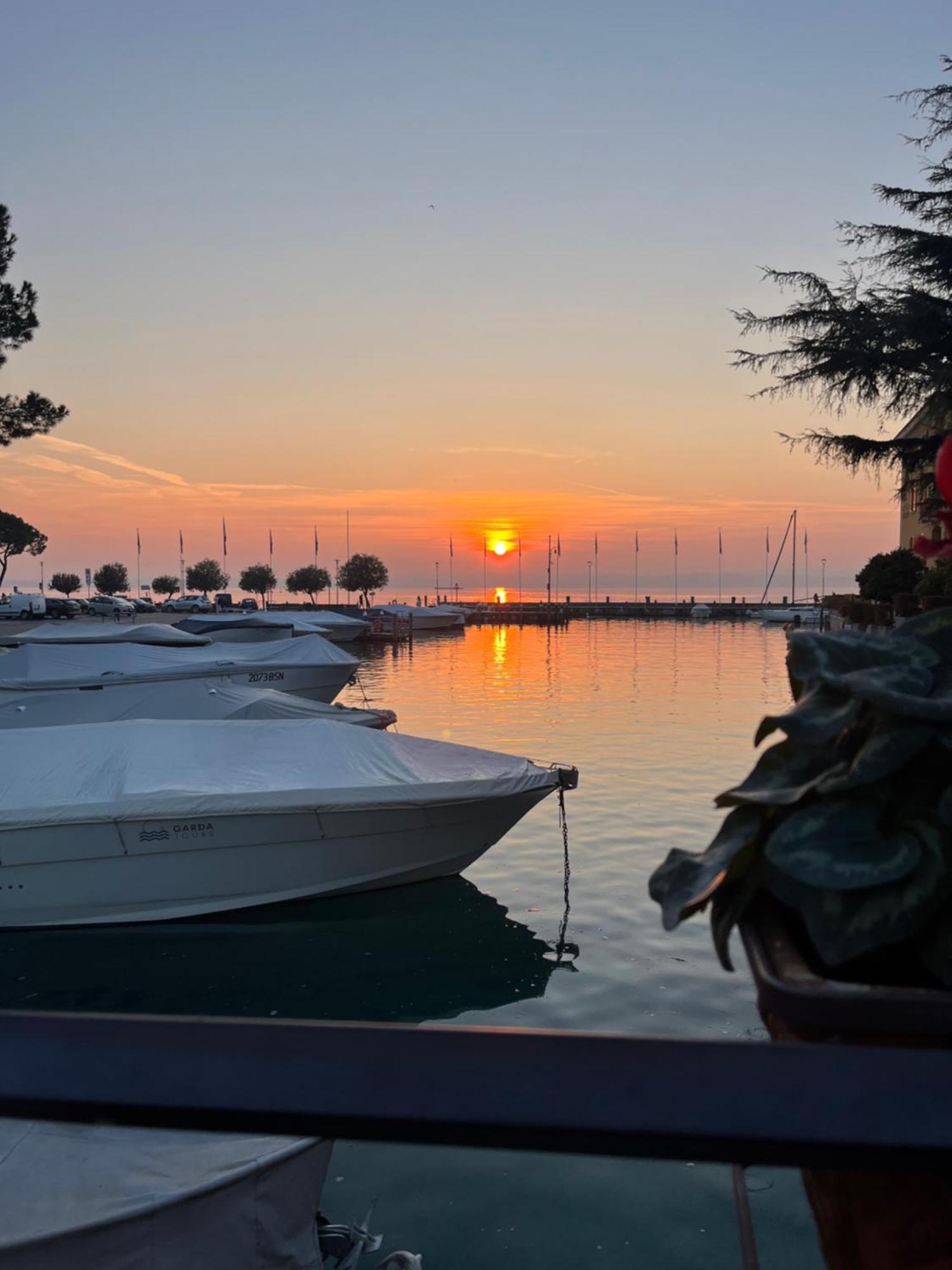 Porto Valentino 2 Apartment Сирмионе Екстериор снимка